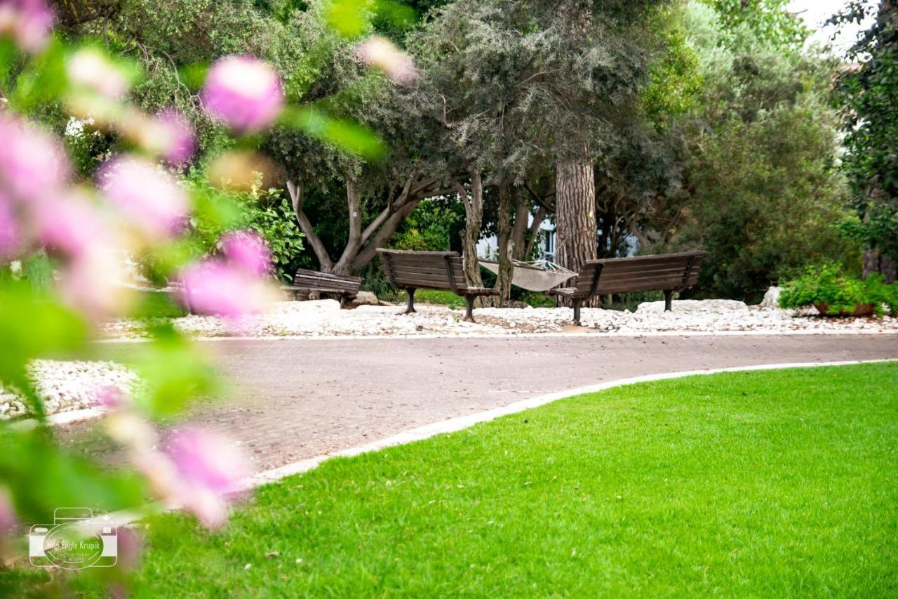 Eden Inn Zikhron Ya'akov Eksteriør bilde