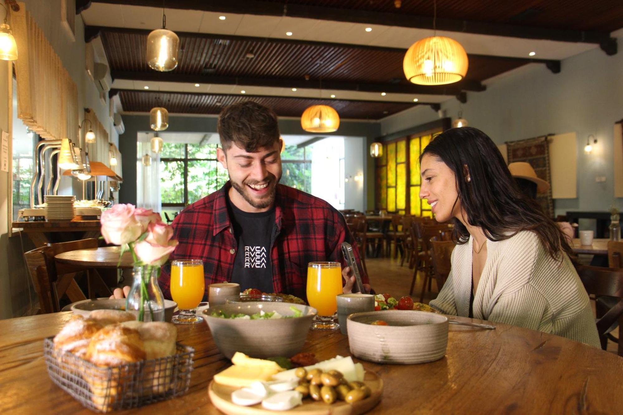 Eden Inn Zikhron Ya'akov Eksteriør bilde